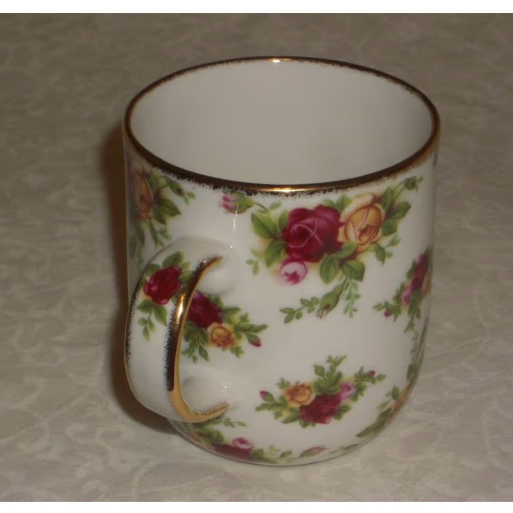 Royal Albert Old Country Roses Tea Set - Picture 7 of 12